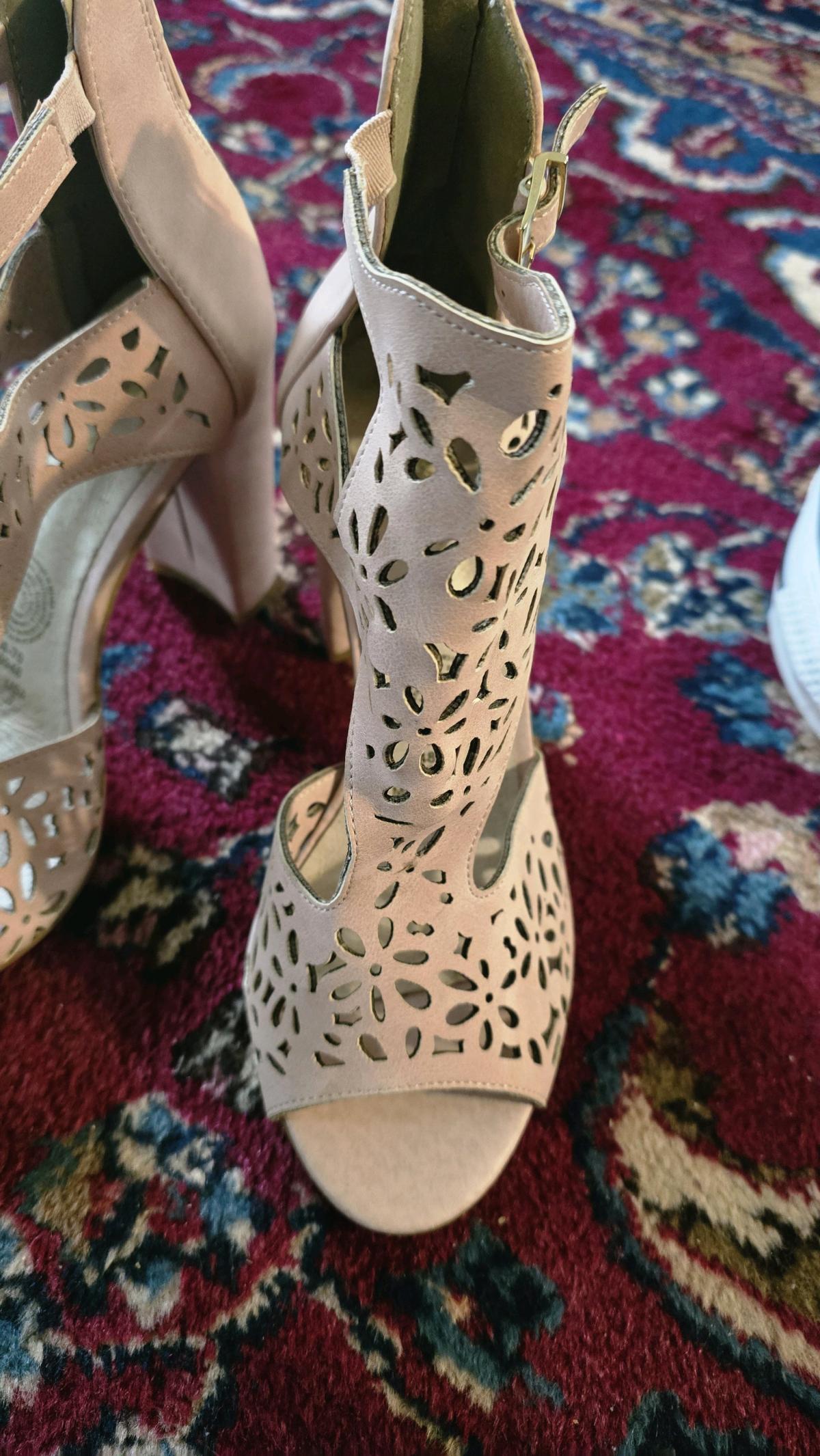 zapatilla de tacn cuadrado