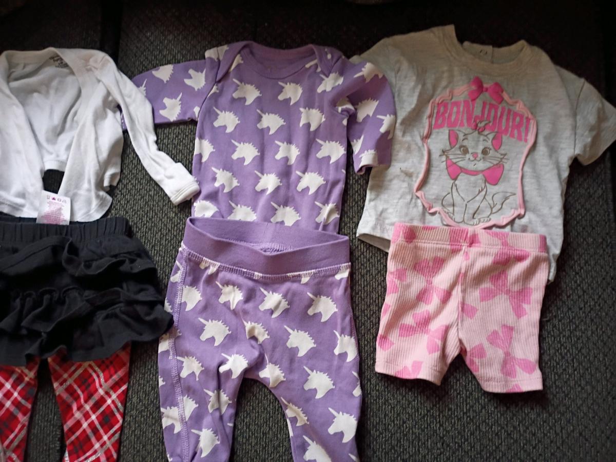 bundle of baby girl clothes sizes 0 to 3 months
