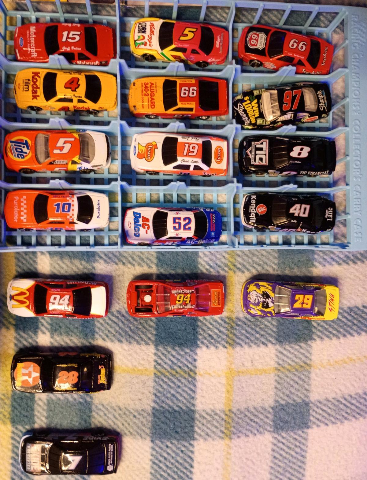 raceday collectors cars autograph set in collectors case