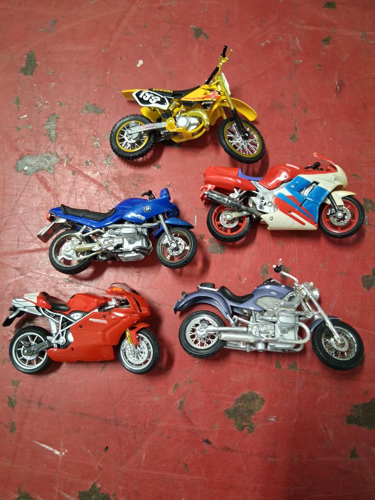 5 diecast motorbikes