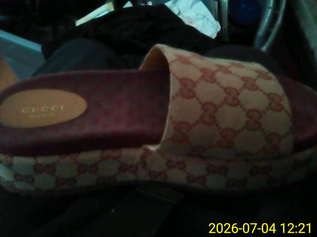 GUCCI SLIDES WOMENS SIZE 9