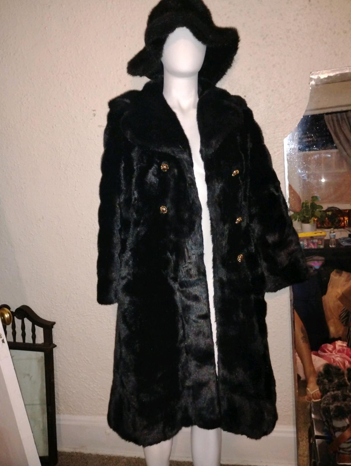 Vintage Grandella by Sportowne Faux Fur Coat and hat
