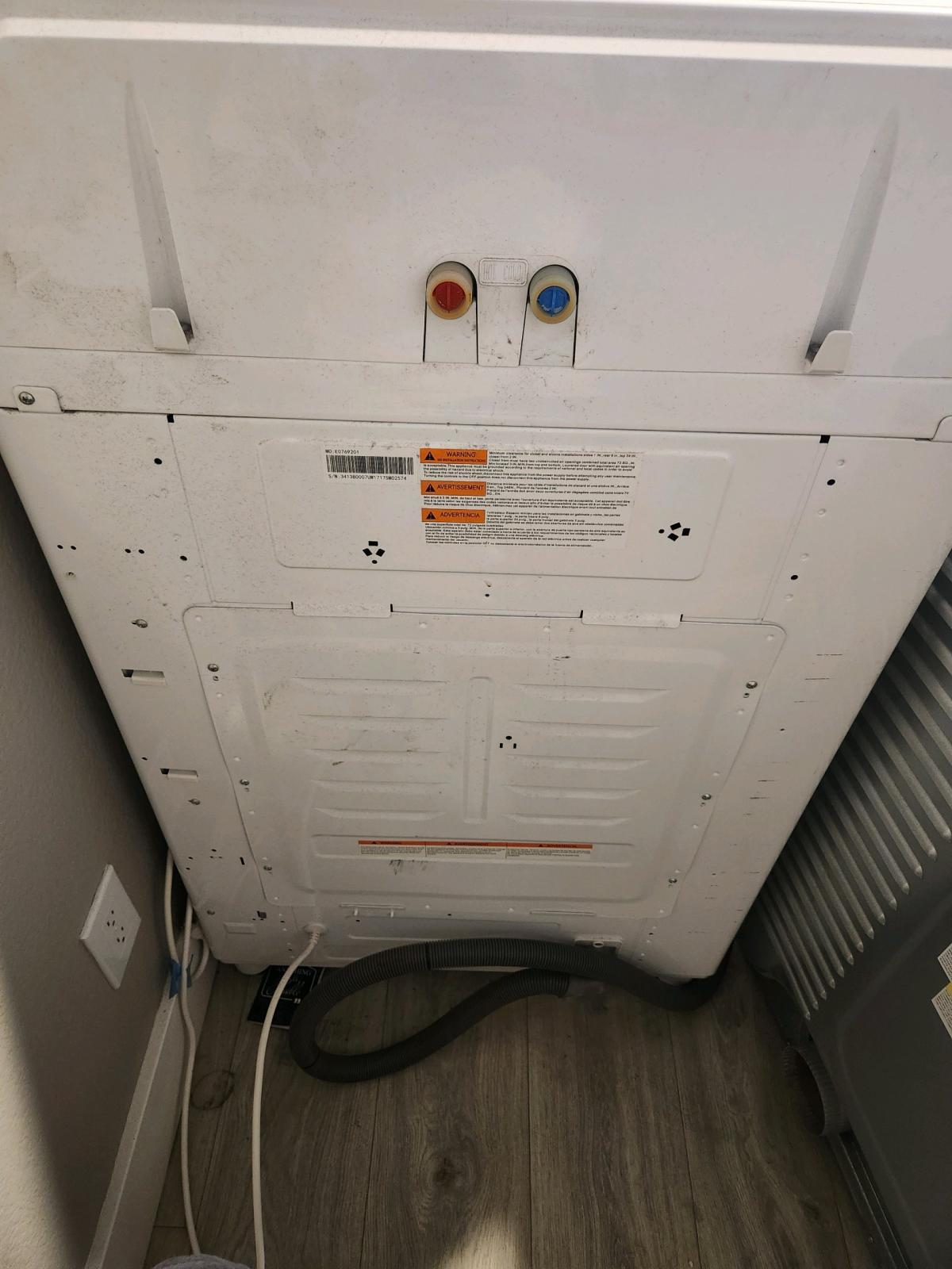 Midea fullsize washer and dryer set