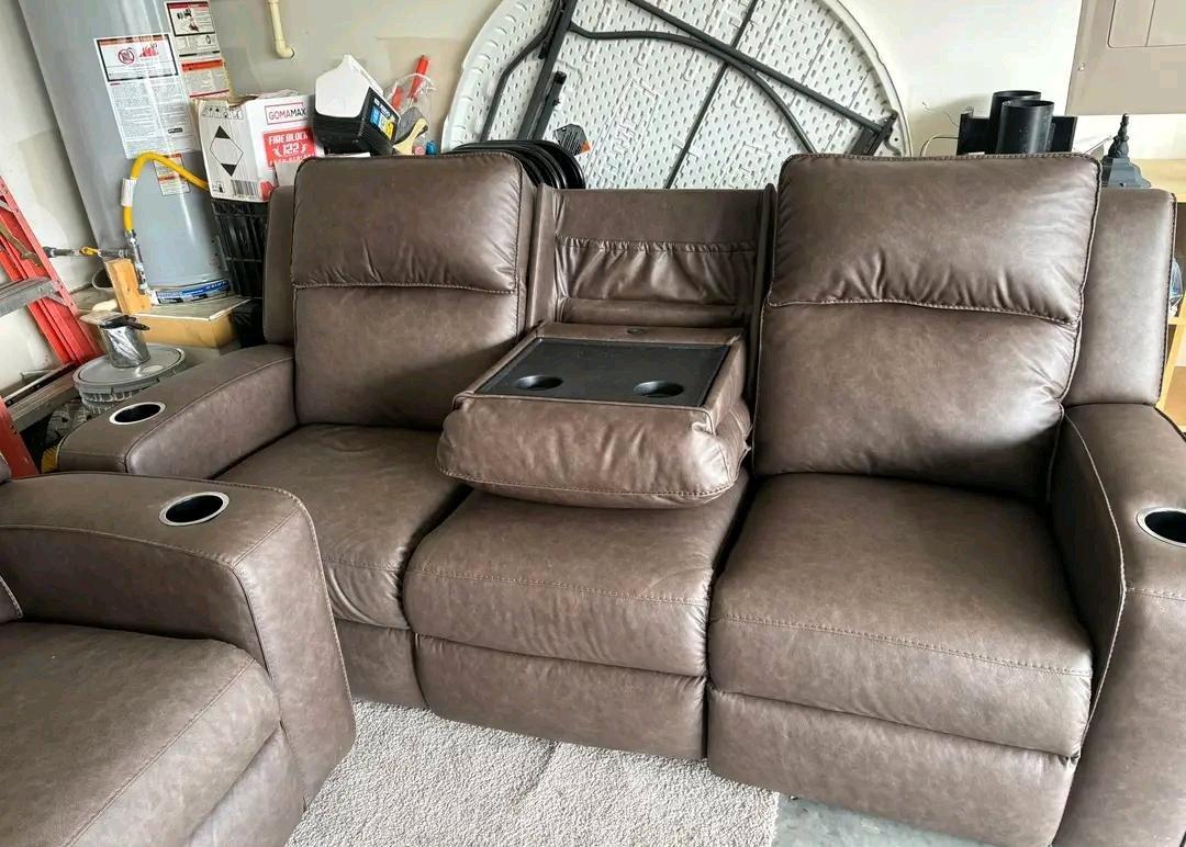 RECLINER SECTIONAL COUCH