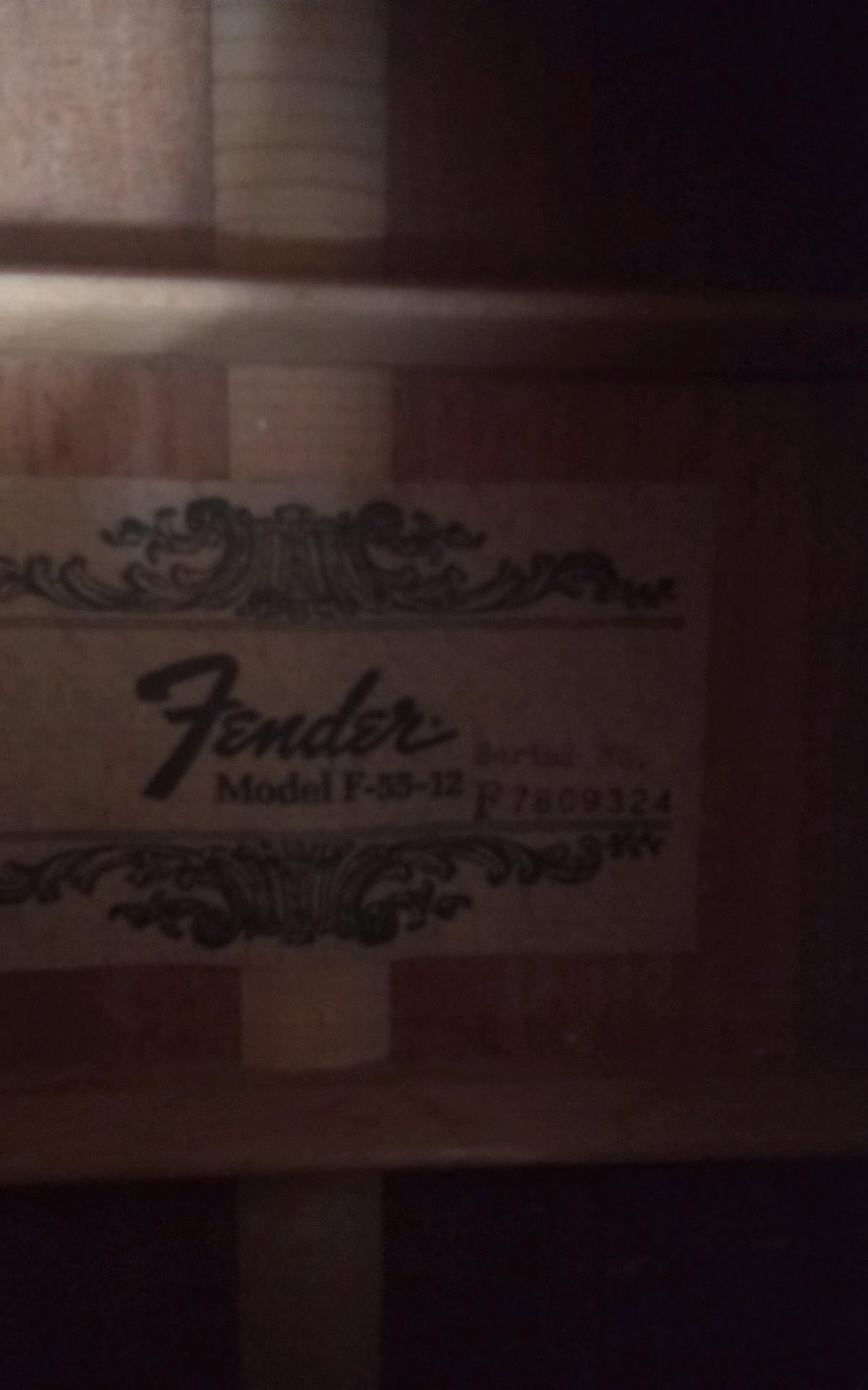 1975 original 12 string guitar by fender excellent condition