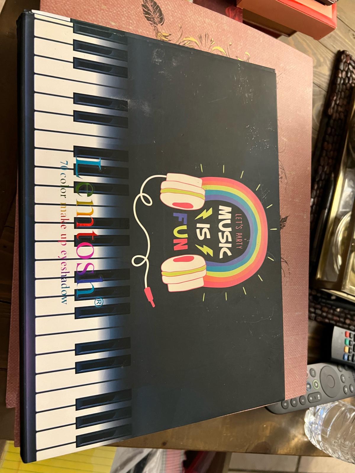 large makeup palette like new