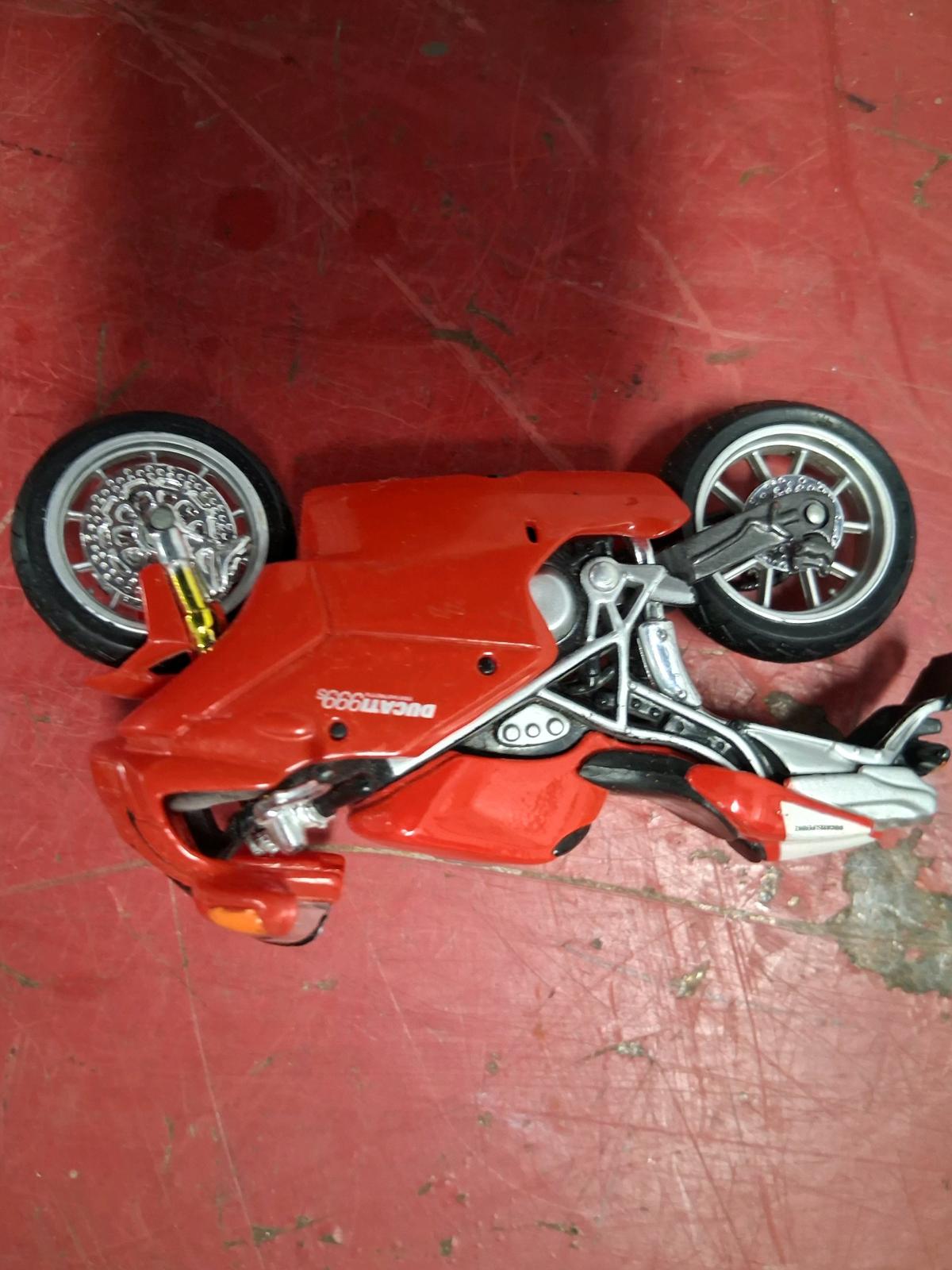 5 diecast motorbikes