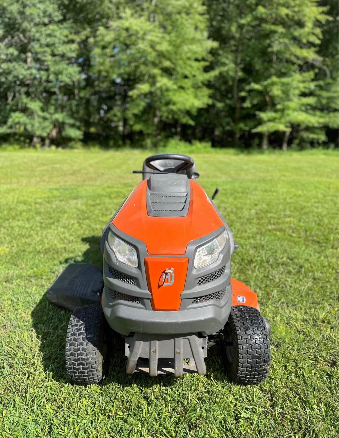 Husqvarna YTA22V46 46 Riding Lawn Mower  22HP VTwin  Runs
