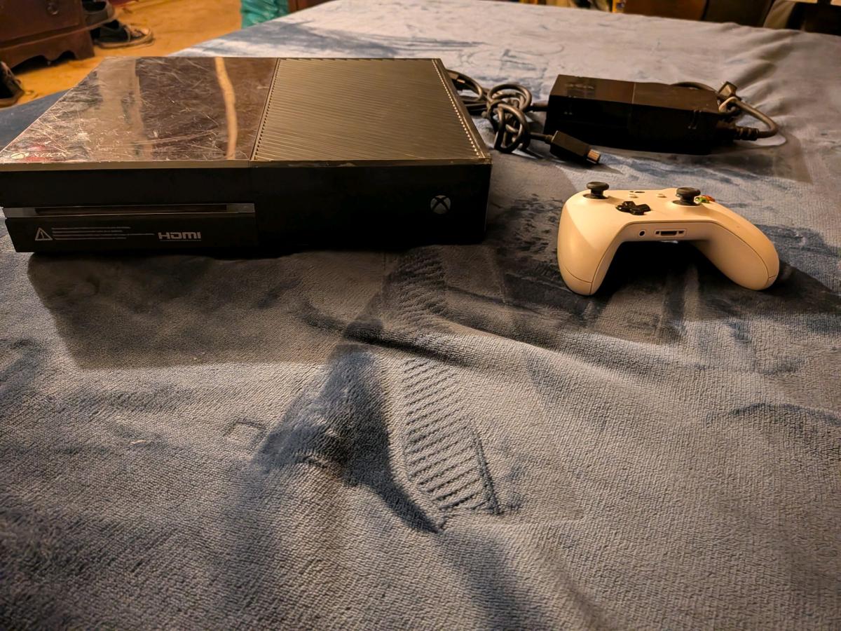 Xbox one and controller
