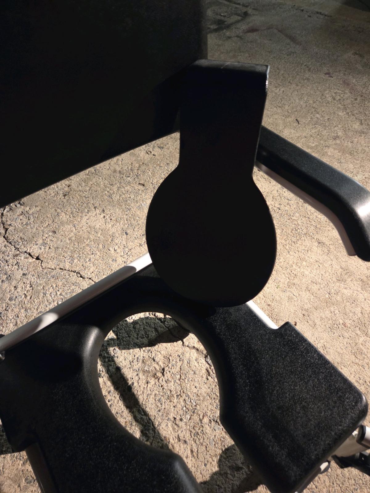 wheel chair very clean and operable