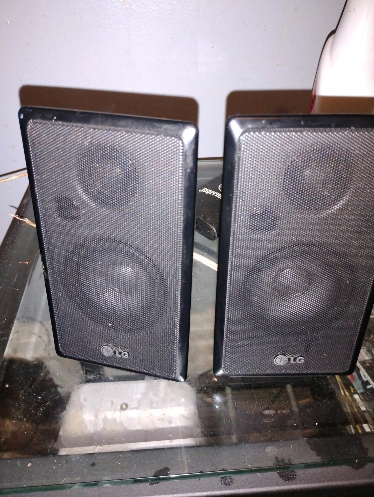 2 sets lg speakers