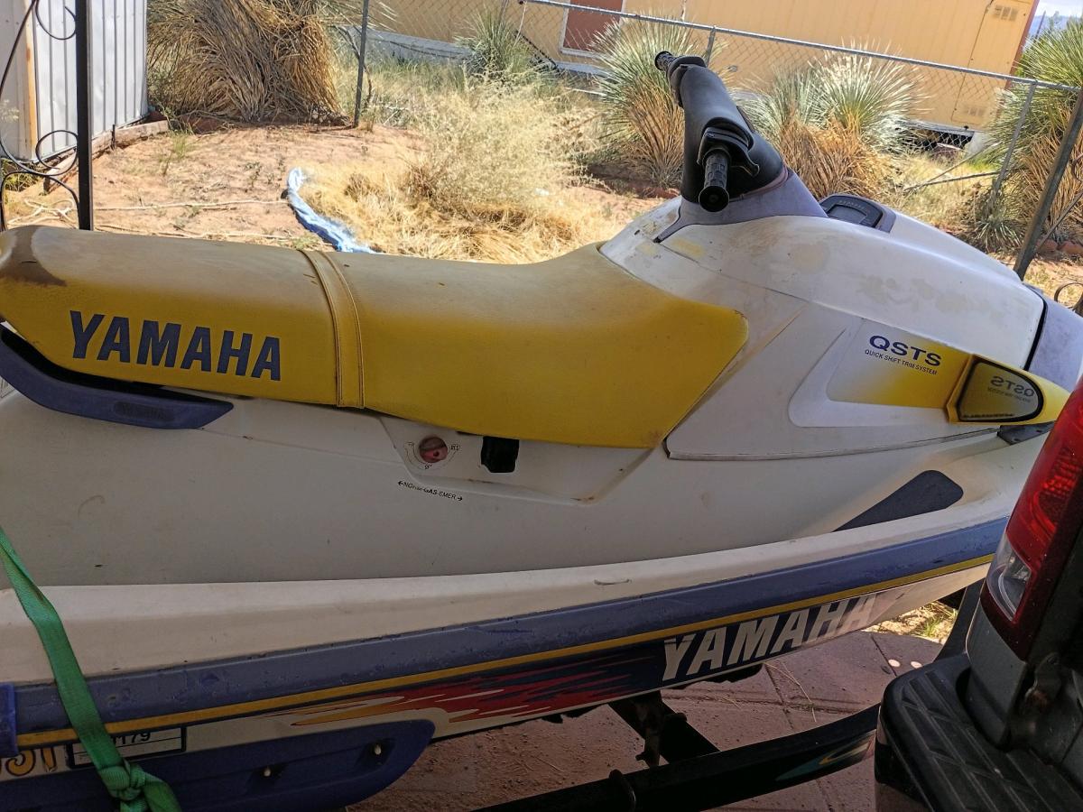 yes 1995 Yamaha Wave raider jet ski