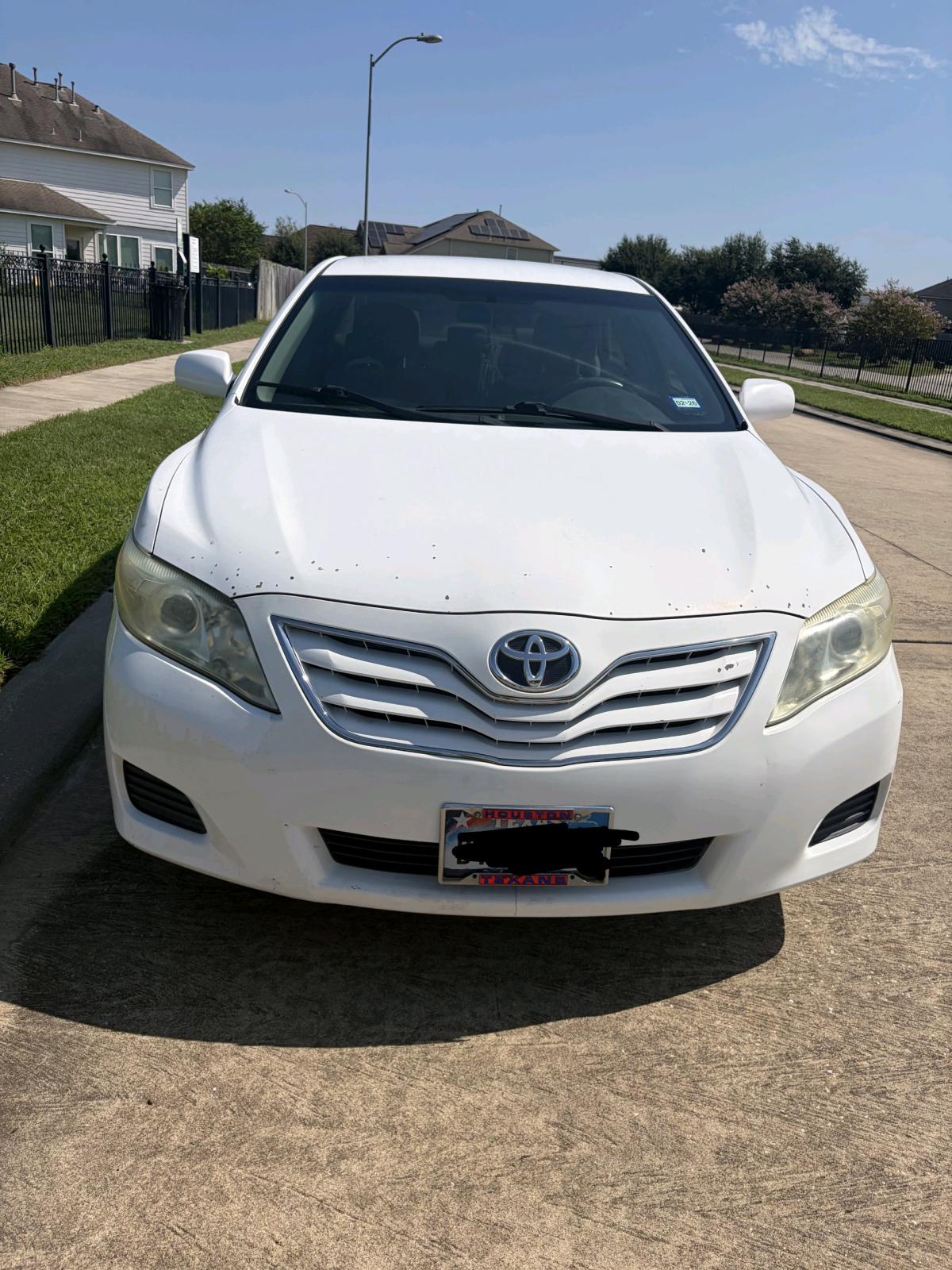 toyota camry 2010 156000 millas 3900 negogociable