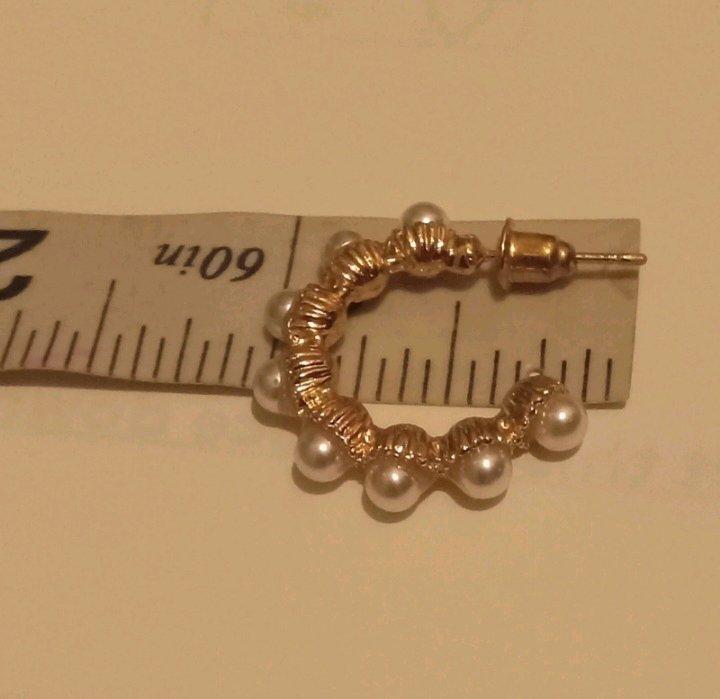 gold tone earrings