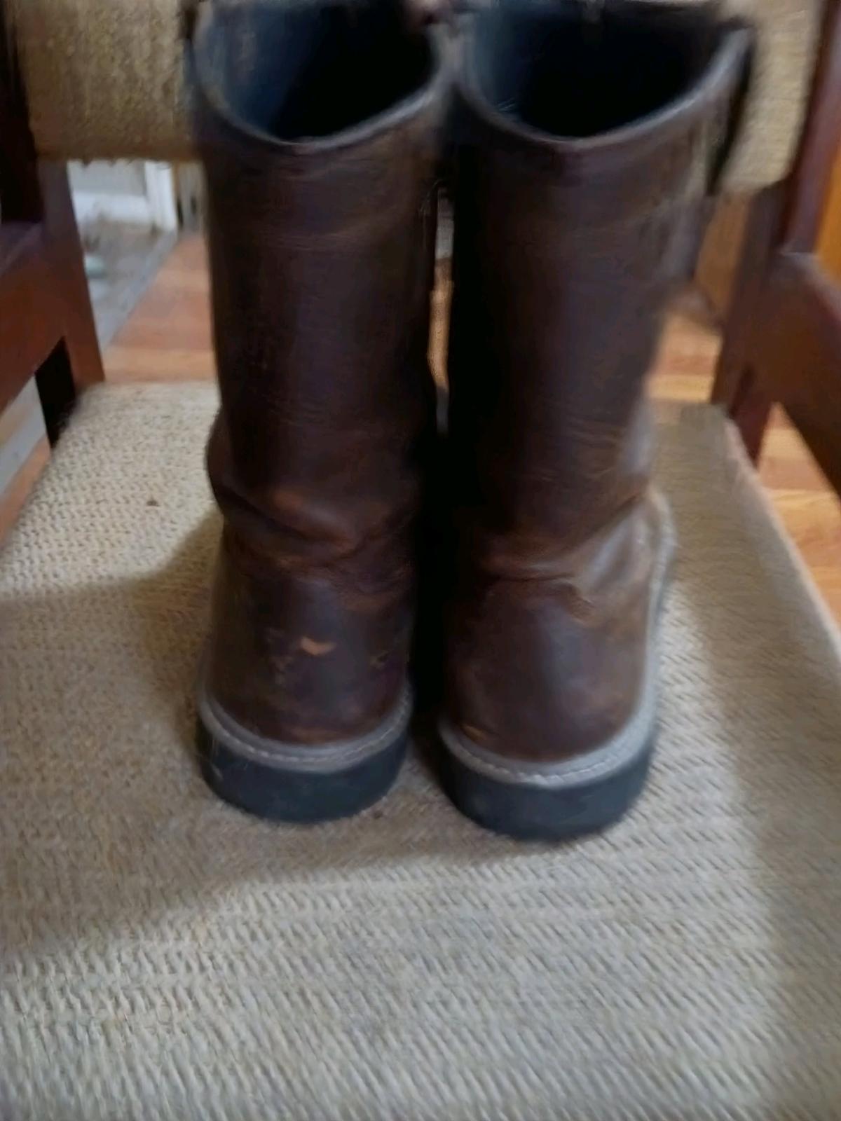 pair of steel toe boats size 11