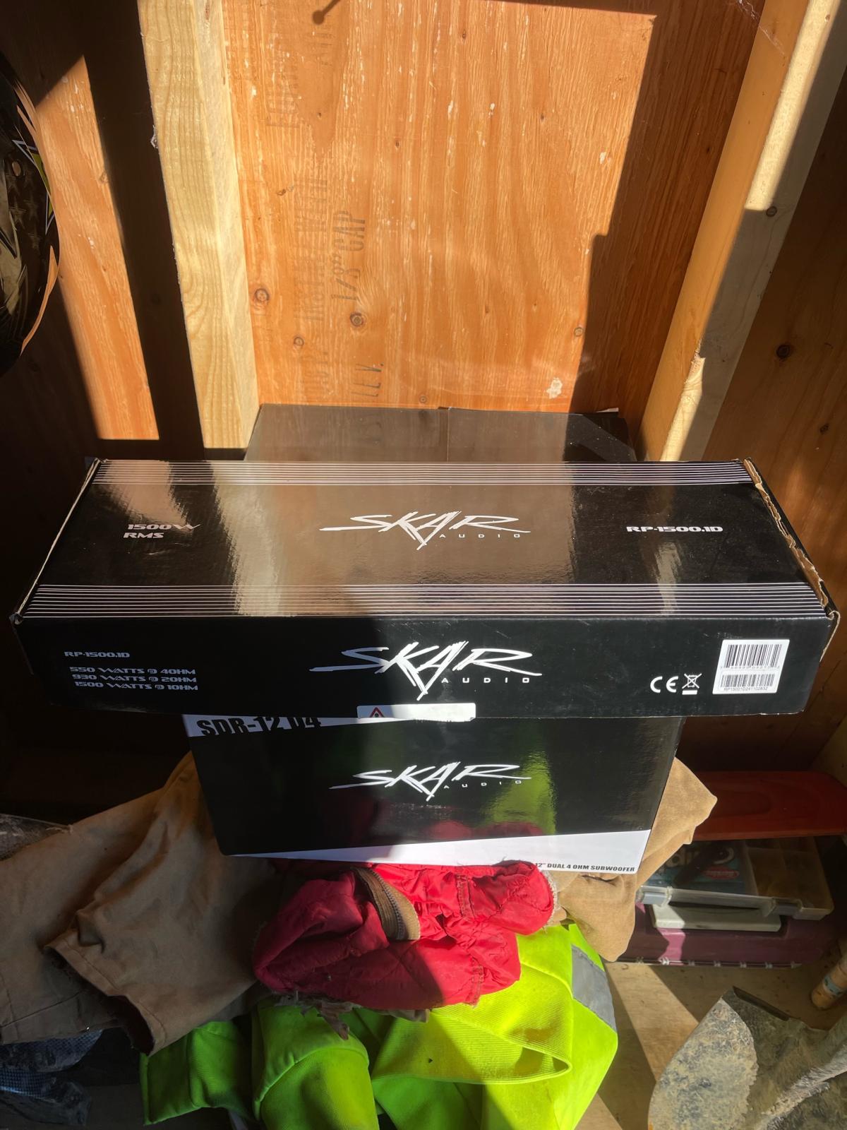 12 inch skar sub and skar amp and bass knob