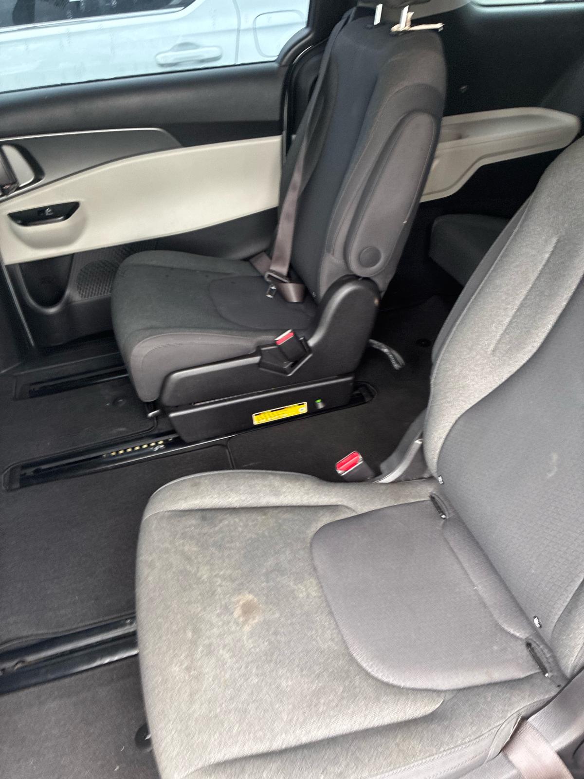2022 Kia Carnival LX FWD