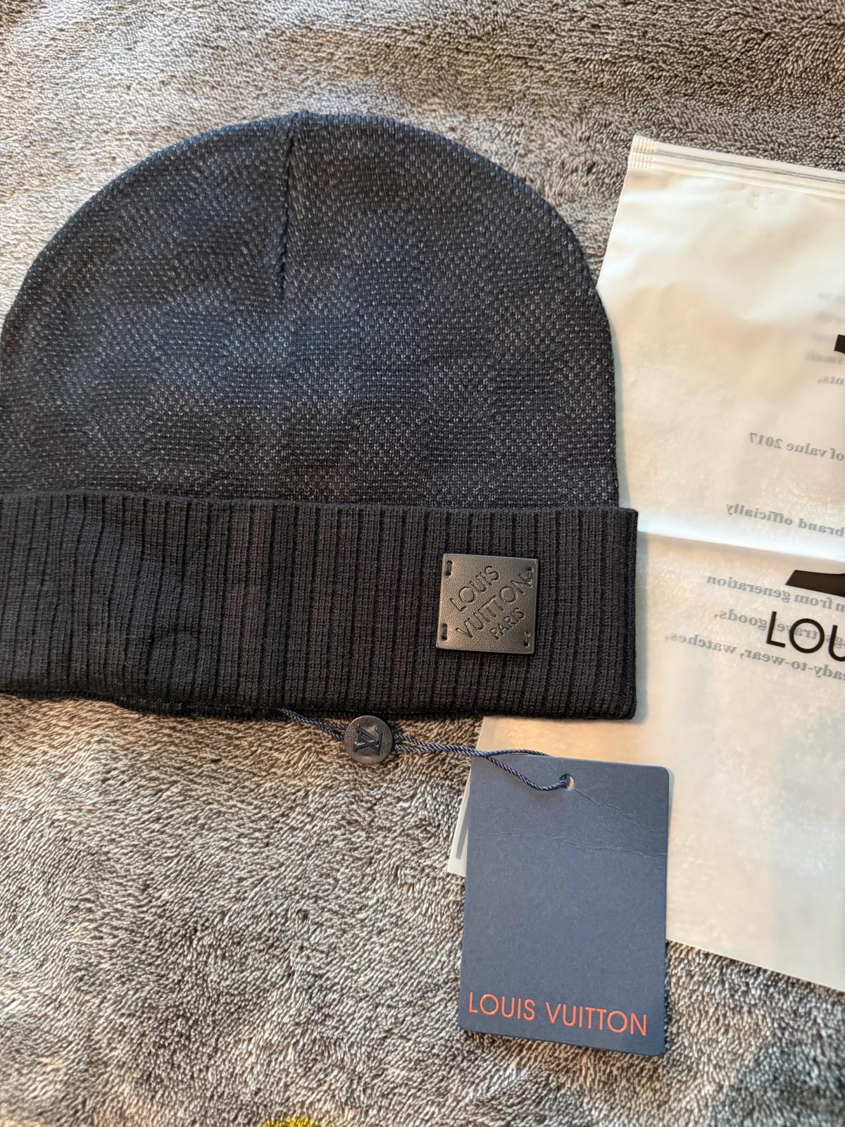 LV beanie black