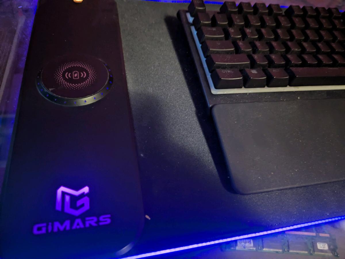 SteelSeries Apex 3 RGB Keyboard GiMars 15W Pad and Mouse