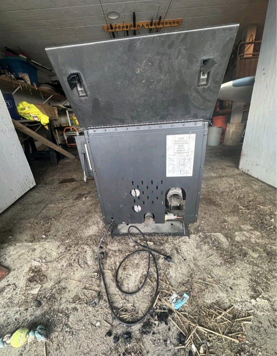 New Englander Pellet Stove w Piping