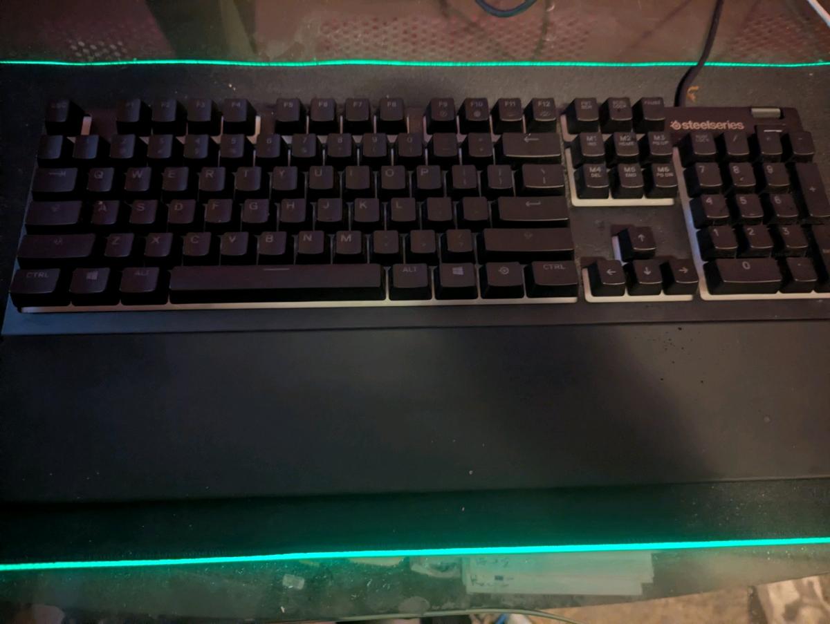 SteelSeries Apex 3 RGB Keyboard GiMars 15W Pad and Mouse