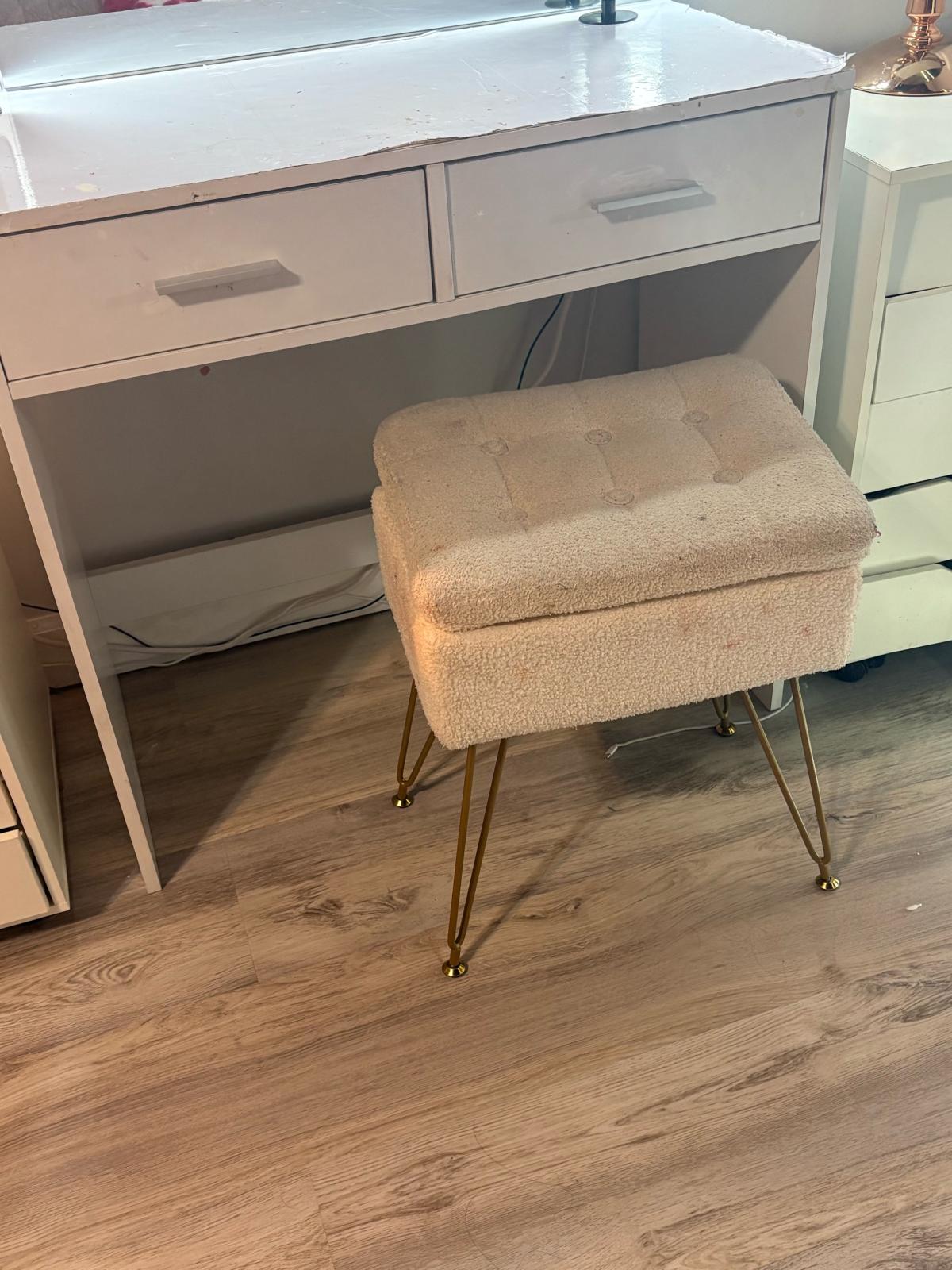 white vanity with light up mirror