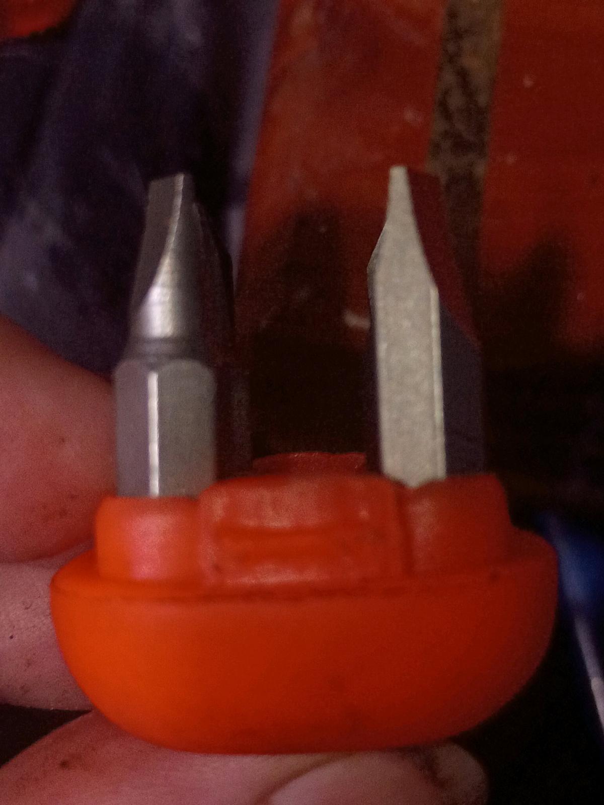 screwdriver with four attachments se