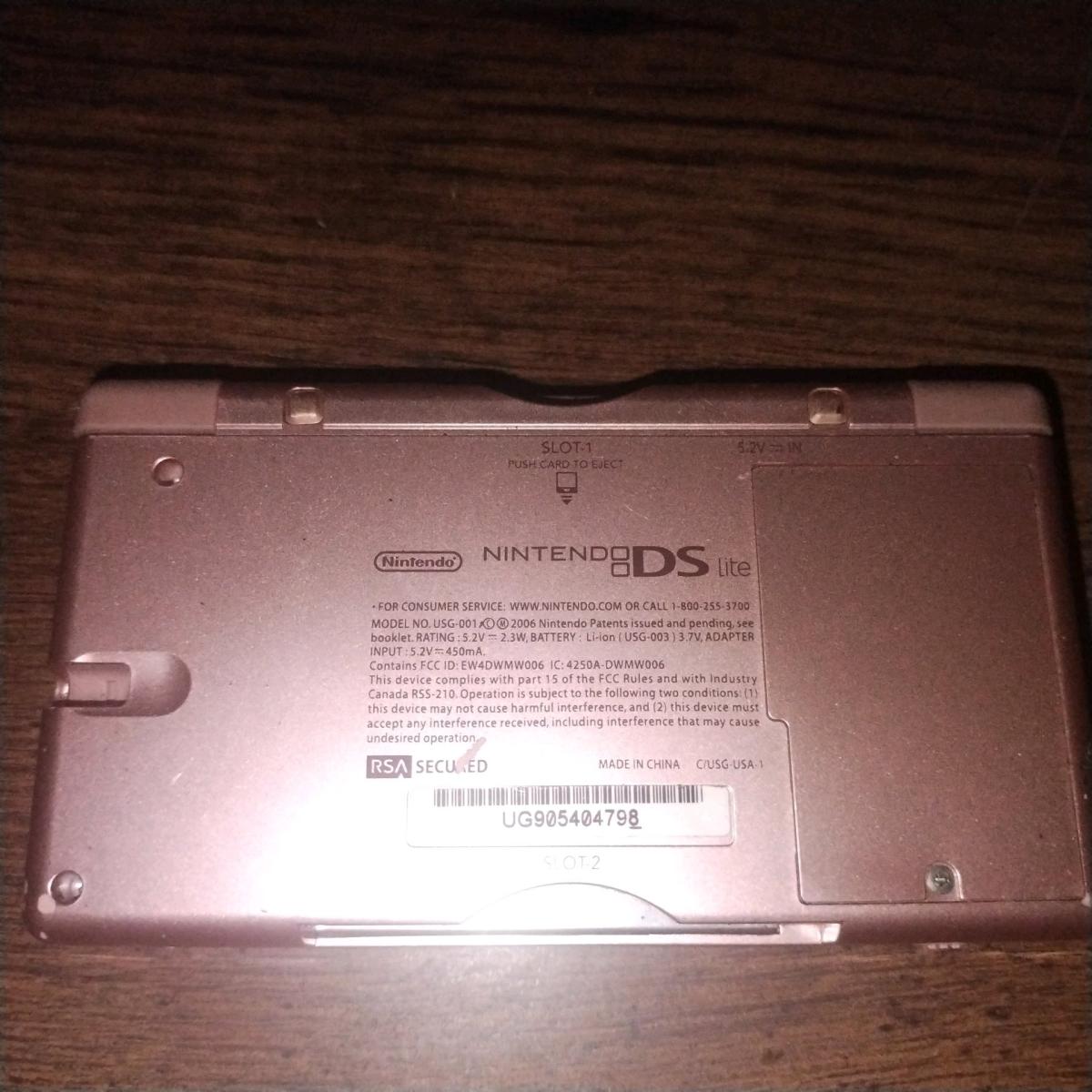 light pink Nintendo DS Lite good condition