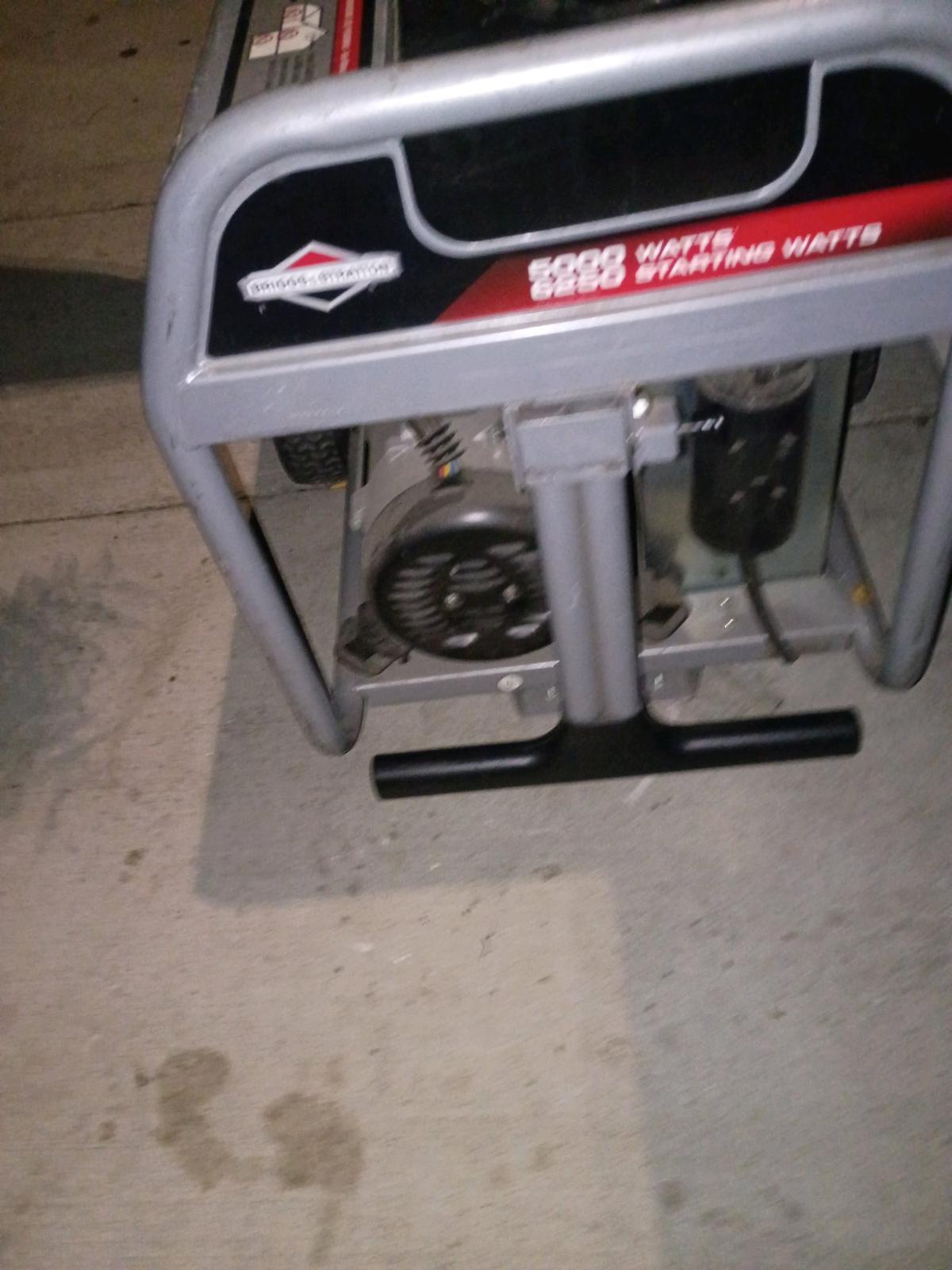 5000 v genarator used like new works great