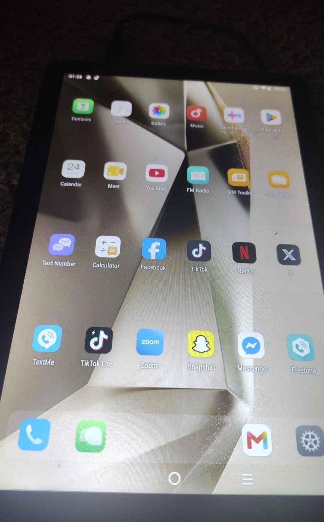 Tablet X9 plus works and no cracks