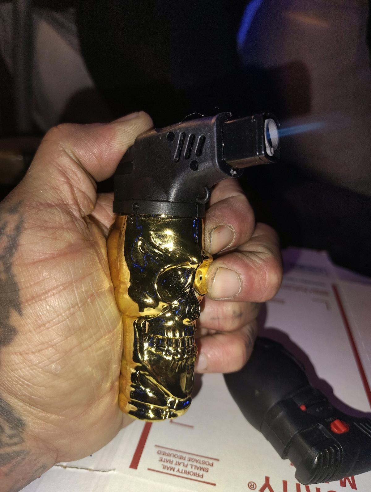 3 skull torch light