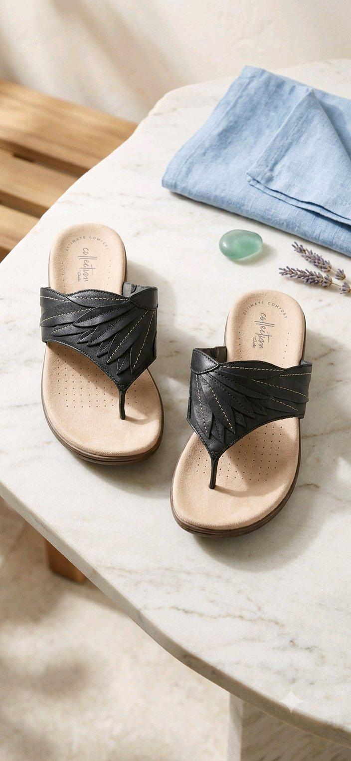 Size 8 Clark Ultimate Comfort Leather Thong Sandals