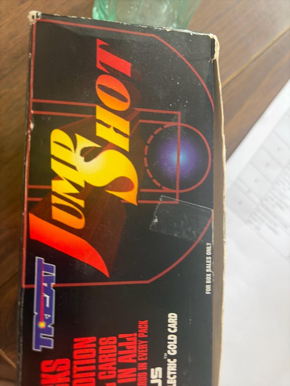 1994 150 card box of upper deck jumpshot