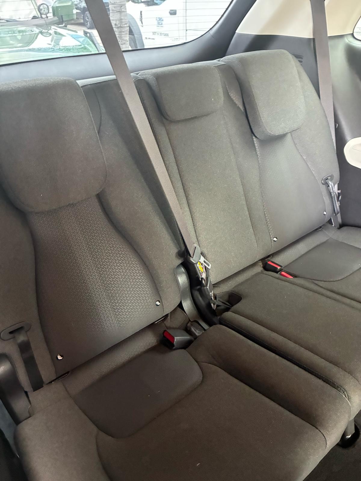 2022 Kia Carnival LX FWD