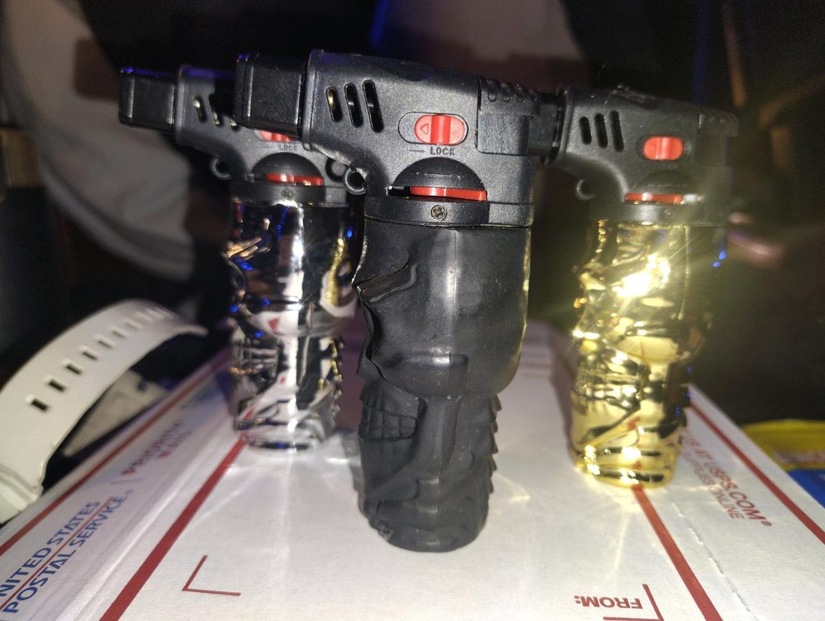 3 skull torch light