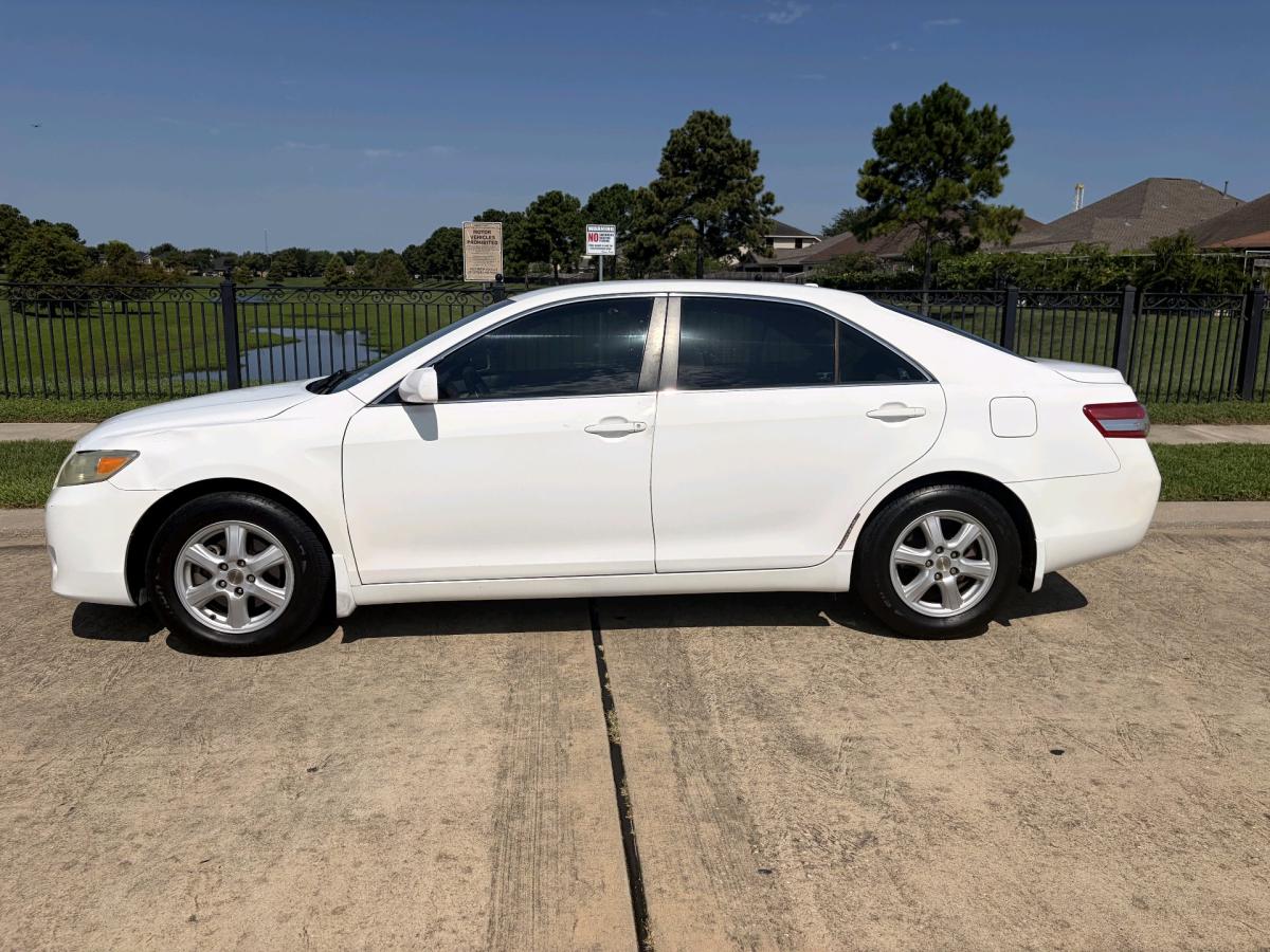 toyota camry 2010 156000 millas 3900 negogociable