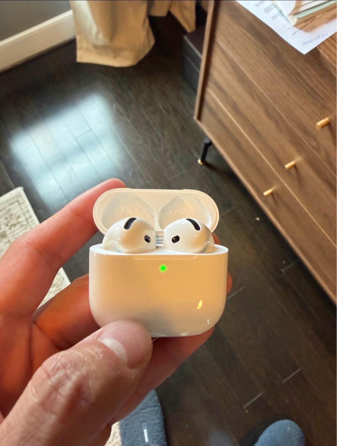 white AirPods good condition