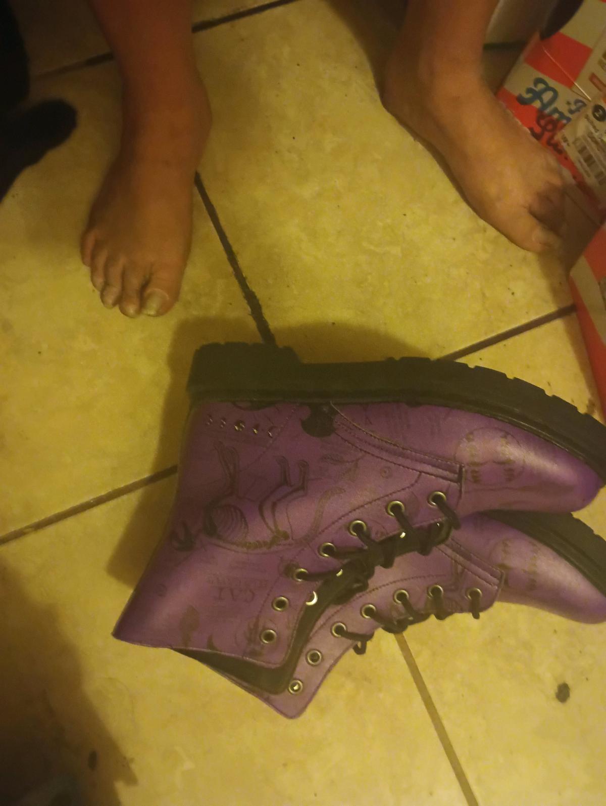 rouge plus Wolf boots about 15pairs