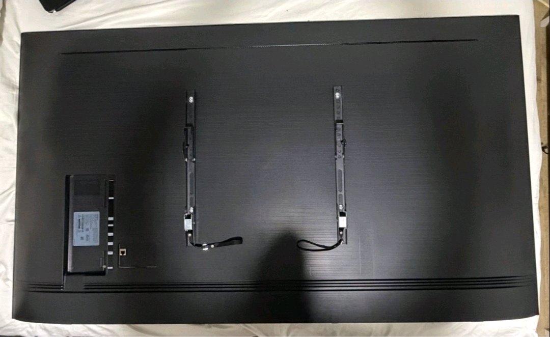 Large Flat Screen TV Wall Mounted