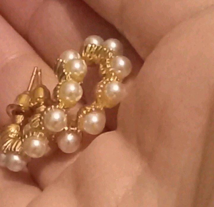 gold tone earrings