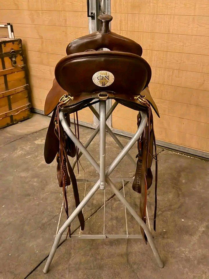 Tucker trail saddle