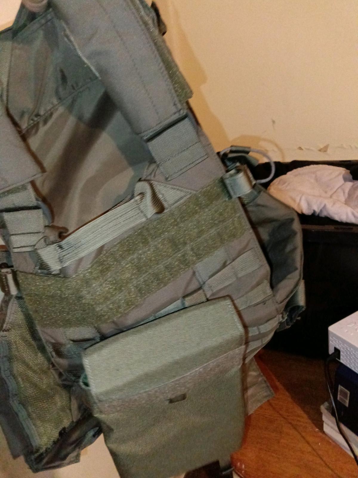 plate carrier comes with attachments