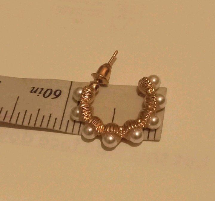 gold tone earrings