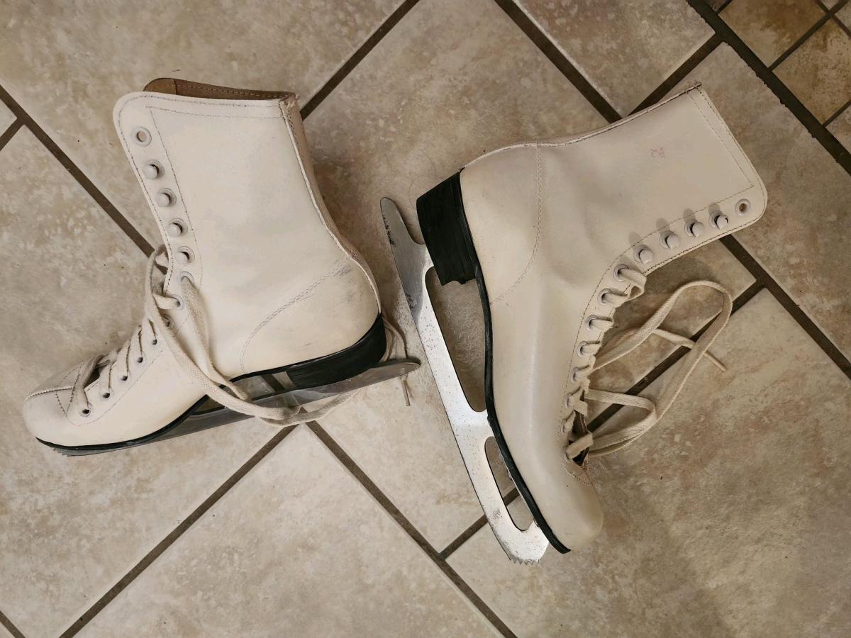 Vintage White Ice Skates from Skate Master