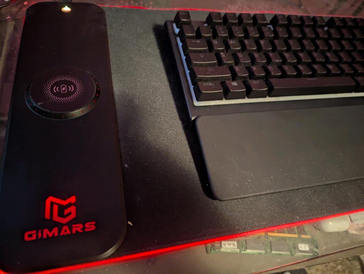 SteelSeries Apex 3 RGB Keyboard GiMars 15W Pad and Mouse
