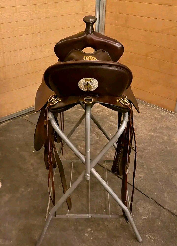 Tucker trail western saddle