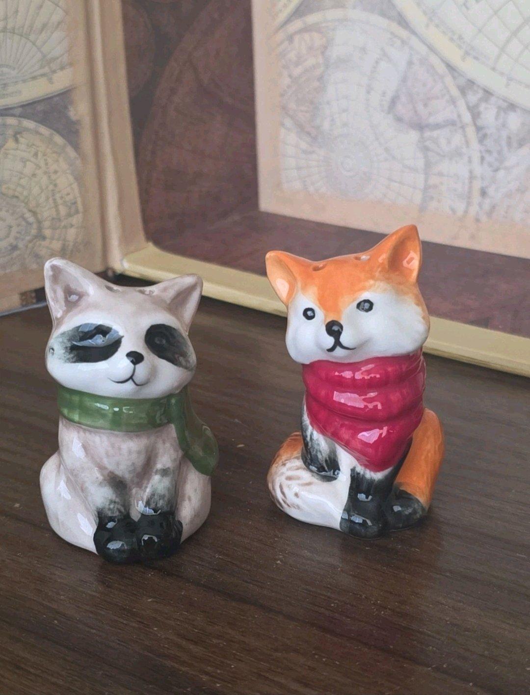 Cute salt  Pepper shakers