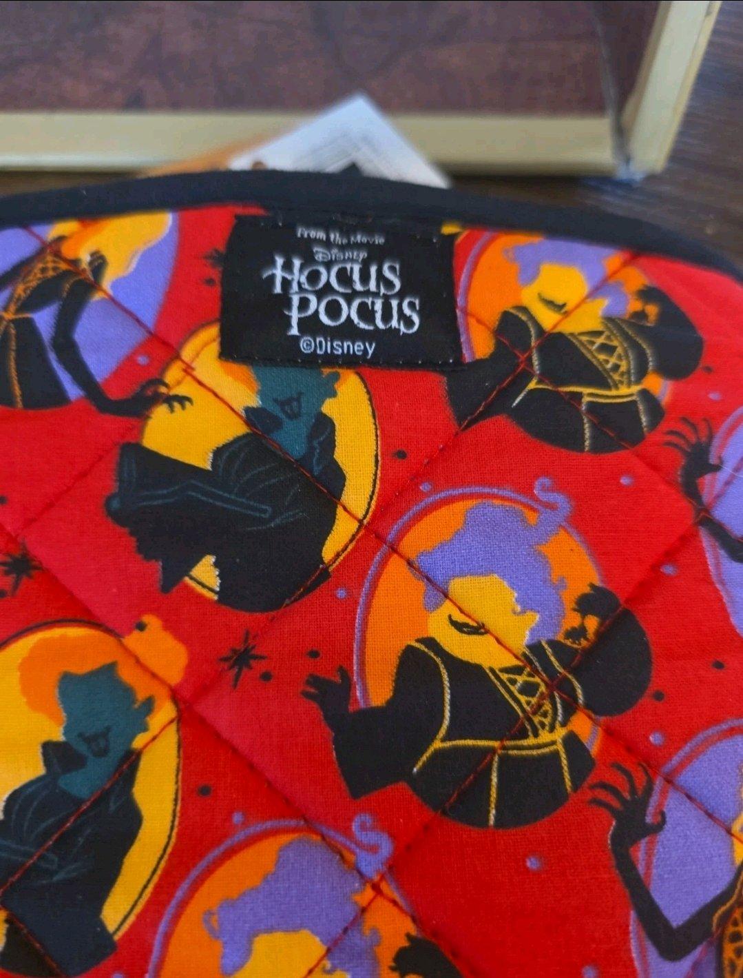 Hocus pocus Oven Mitts quilted   New set 2 R3