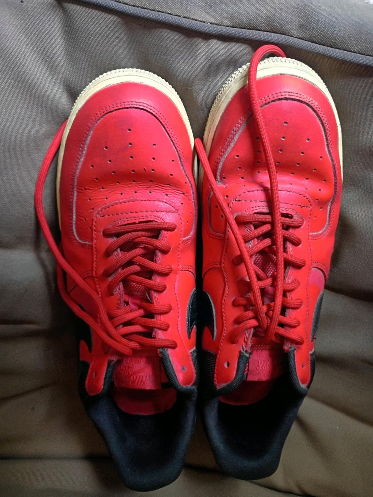 A Nice Pair of Mens NIKE Air Force One Sneakers