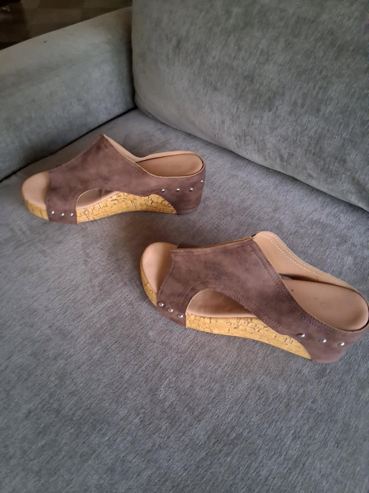 Both Size 9 very Stylish  Extremely Gently used